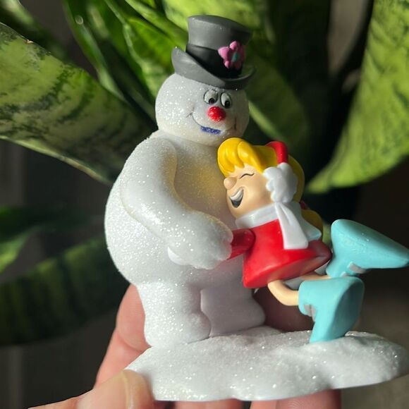 2016 A warm Frosty hug (Frosty the Snowman) (Magic) Hallmark Ornament - Picture 9 of 11
